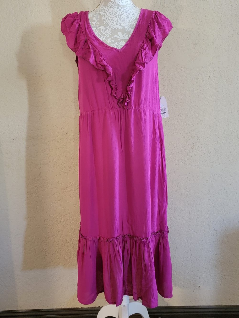Time and Tru Women's Sleeveless Hot Pink Dress with V-Neck Ruffles Sz L- NEW